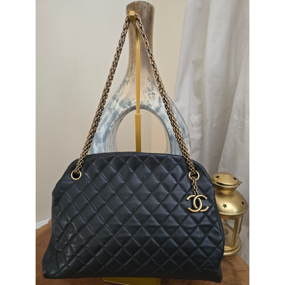 Chanel Just Mademoiselle Lambskin leather bag with Bijoux chain